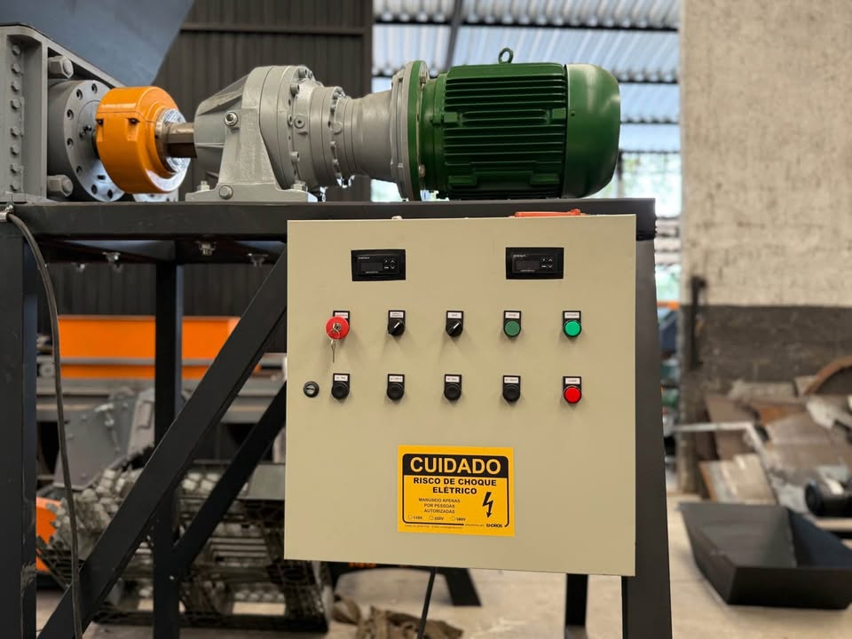 Triturador Industrial Shredder de Eixo Duplo