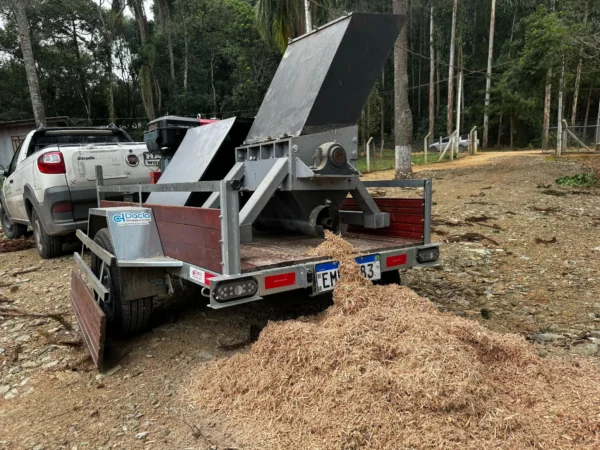 Triturador Destroçador 01 triturador de madeira com pregos pellets paletes por mAdeira contaminado pallets sem carimbo