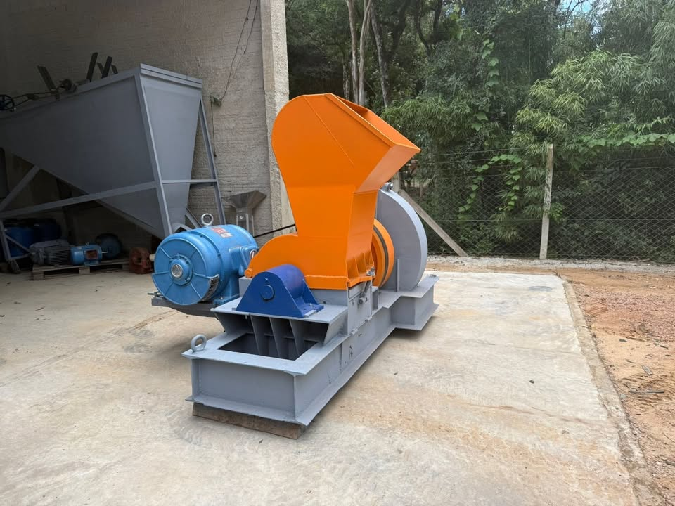 Picador de Madeira com Sistema Duplo de Funcionamento