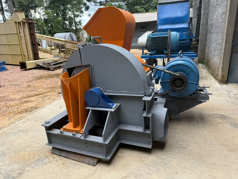 Picador de Madeira com Sistema Duplo de Funcionamento