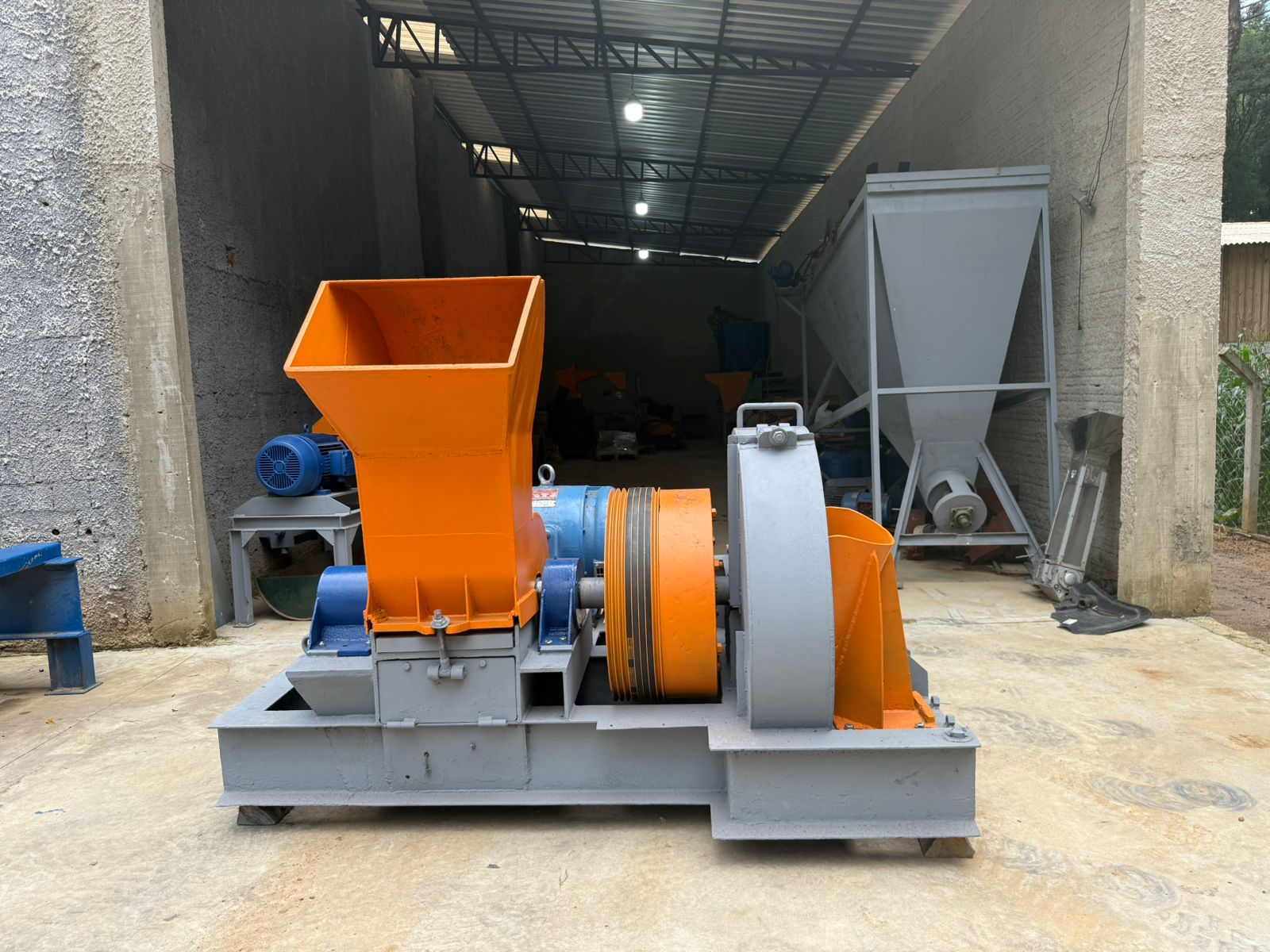 Picador de Madeira com Sistema Duplo de Funcionamento