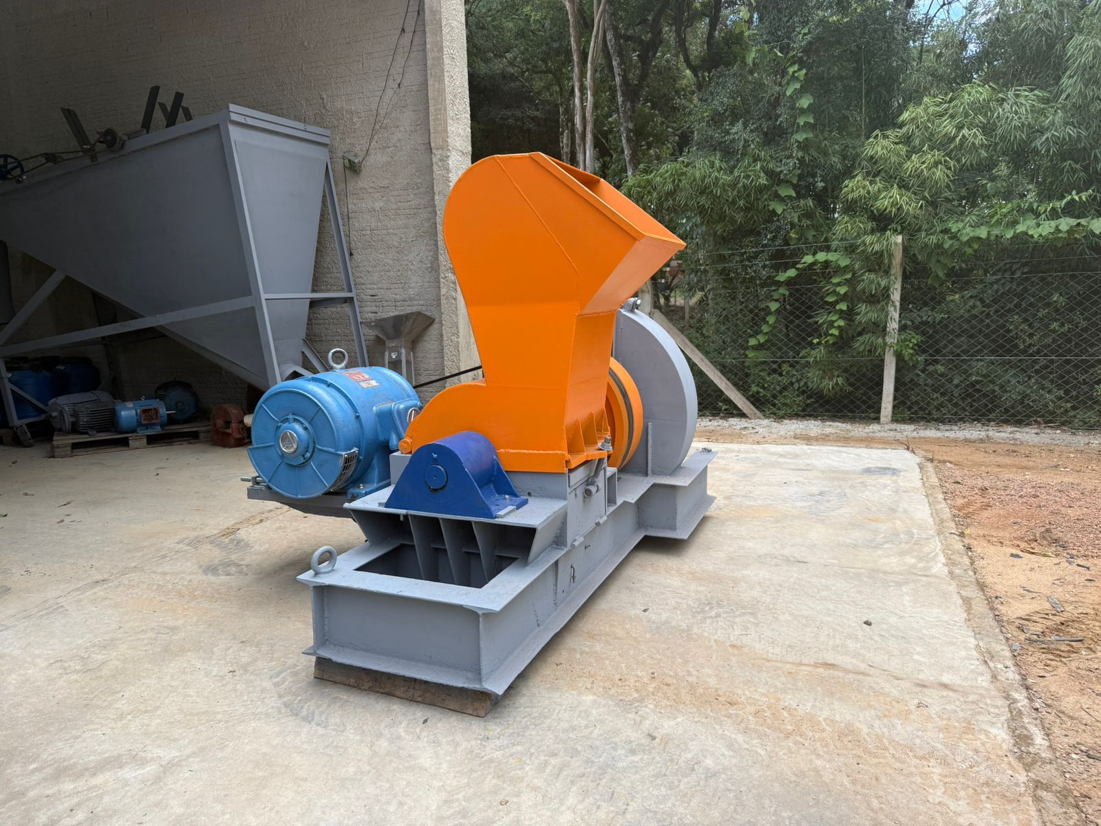 Picador de Madeira com Sistema Duplo de Funcionamento